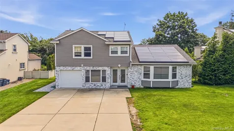 31 Sutton Hill Lane Manhasset Hills NY 11040
