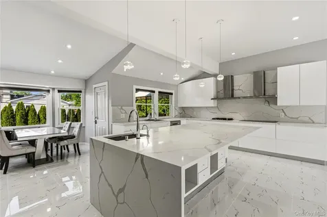 31 Sutton Hill Lane Manhasset Hills NY 11040