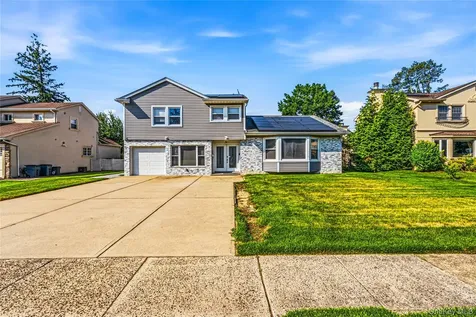 31 Sutton Hill Lane Manhasset Hills NY 11040