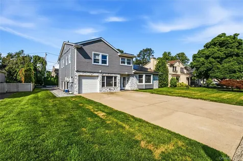 31 Sutton Hill Lane Manhasset Hills NY 11040