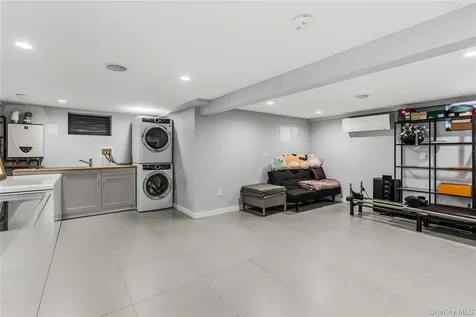 31 Sutton Hill Lane Manhasset Hills NY 11040