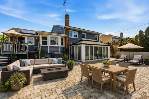 31 Sutton Hill Lane Manhasset Hills NY 11040