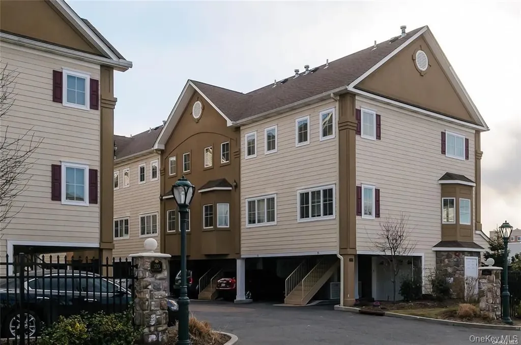 330 Maple Avenue Westbury NY 11590