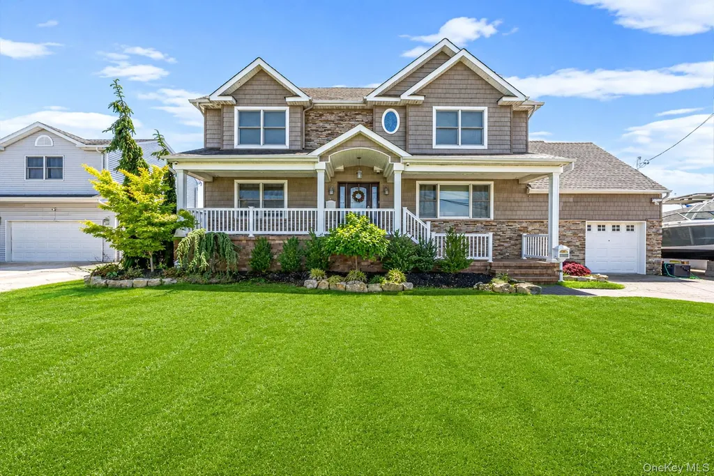 14 Jackson Place Massapequa NY 11758