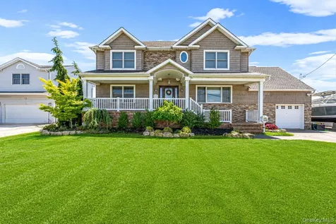 14 Jackson Place Massapequa NY 11758