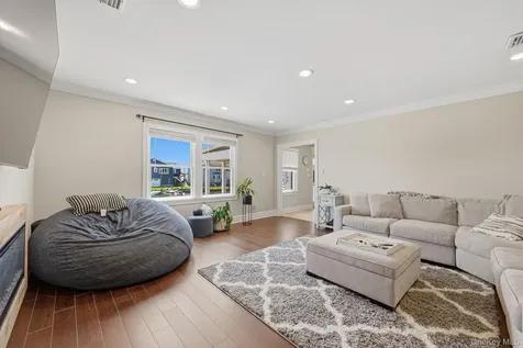 14 Jackson Place Massapequa NY 11758