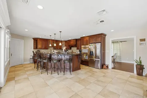 14 Jackson Place Massapequa NY 11758