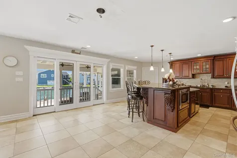 14 Jackson Place Massapequa NY 11758