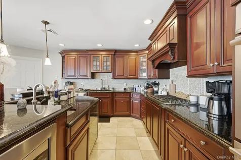 14 Jackson Place Massapequa NY 11758