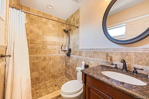 14 Jackson Place Massapequa NY 11758