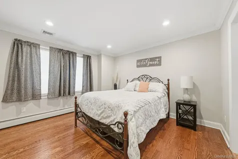 14 Jackson Place Massapequa NY 11758