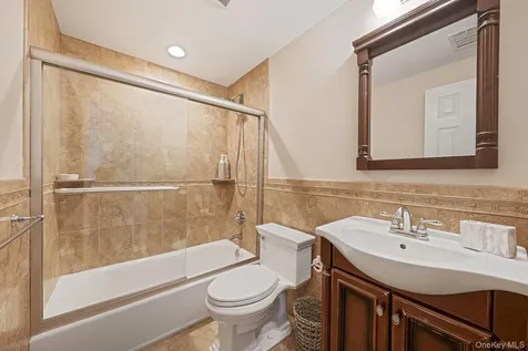14 Jackson Place Massapequa NY 11758