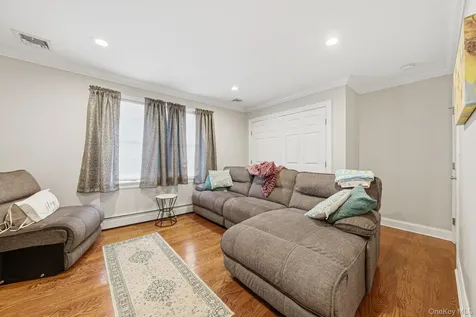 14 Jackson Place Massapequa NY 11758