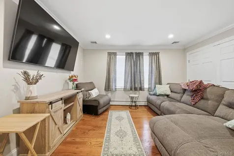 14 Jackson Place Massapequa NY 11758