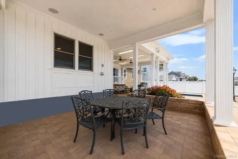 14 Jackson Place Massapequa NY 11758