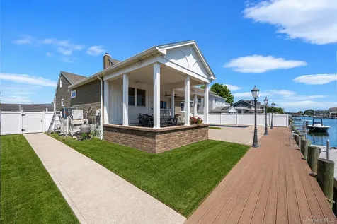 14 Jackson Place Massapequa NY 11758