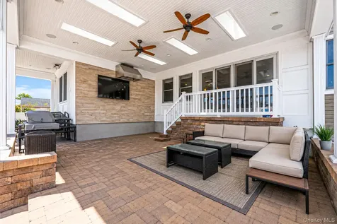 14 Jackson Place Massapequa NY 11758