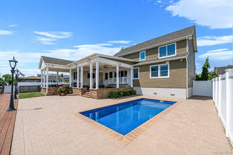 14 Jackson Place Massapequa NY 11758