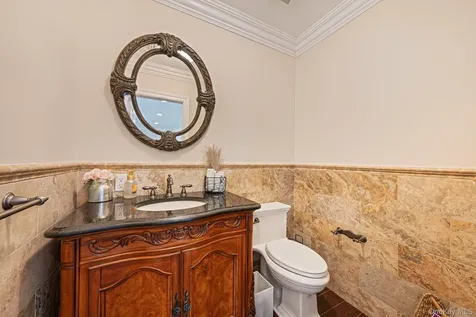 14 Jackson Place Massapequa NY 11758