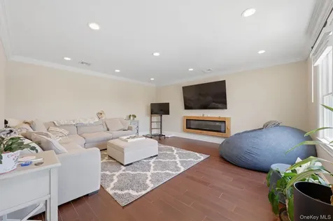 14 Jackson Place Massapequa NY 11758