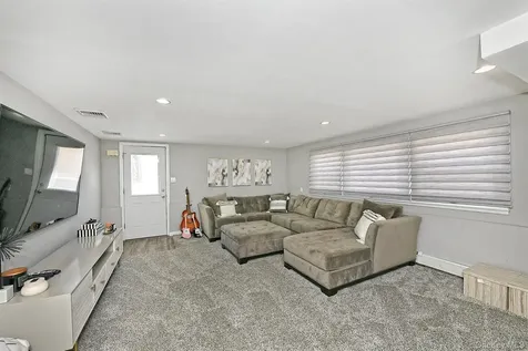 38 Maridon Lane Commack NY 11725