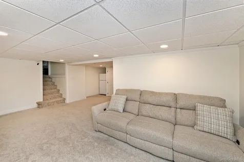 38 Maridon Lane Commack NY 11725