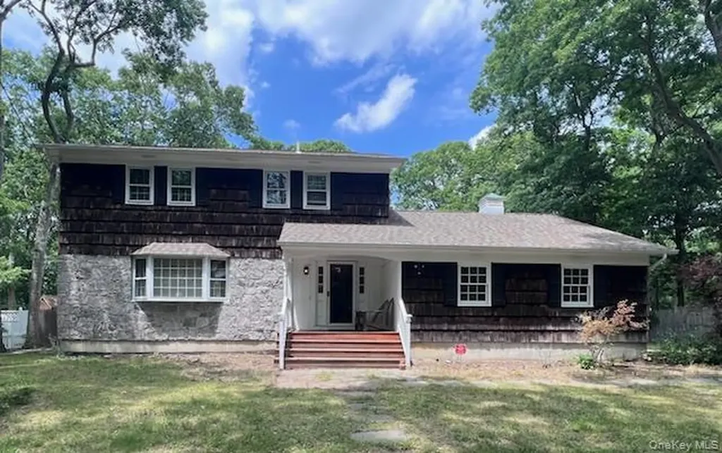 37 Sunset Drive Shirley NY 11967
