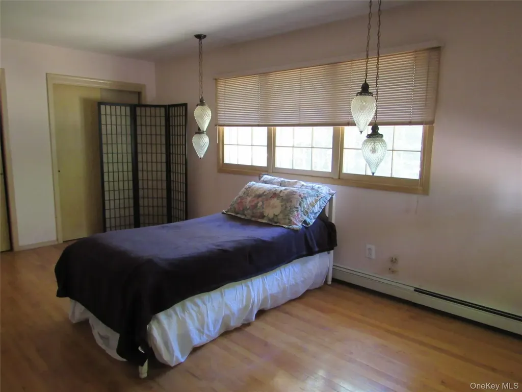 37 Sunset Drive Shirley NY 11967