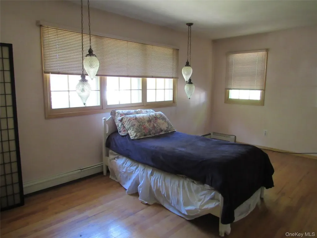37 Sunset Drive Shirley NY 11967