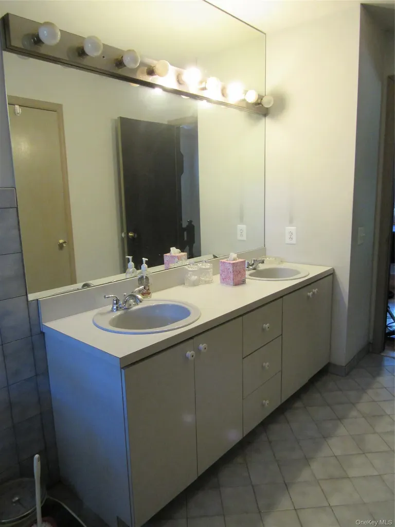 37 Sunset Drive Shirley NY 11967