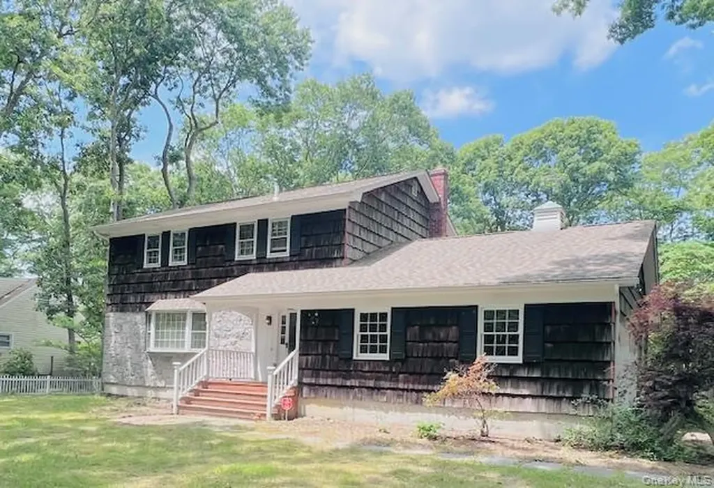 37 Sunset Drive Shirley NY 11967