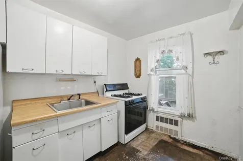 682 Tuckahoe Road Yonkers NY 10710