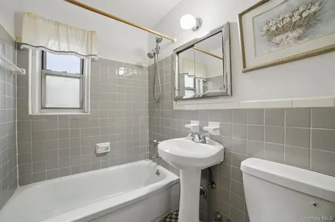 682 Tuckahoe Road Yonkers NY 10710