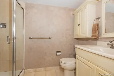 40 Waterside Close Eastchester NY 10709