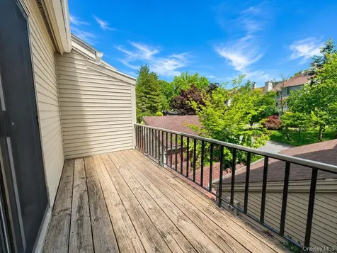 40 Waterside Close Eastchester NY 10709