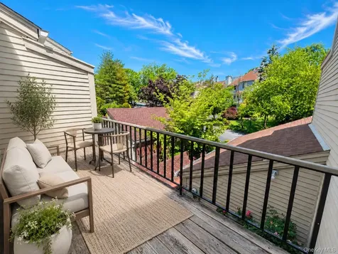 40 Waterside Close Eastchester NY 10709