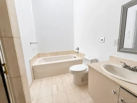 40 Waterside Close Eastchester NY 10709