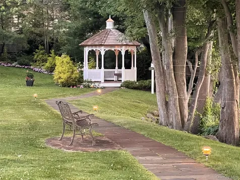 40 Waterside Close Eastchester NY 10709