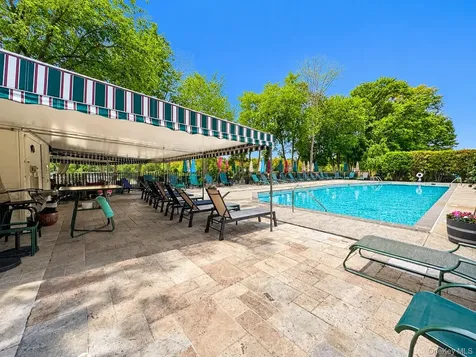 40 Waterside Close Eastchester NY 10709
