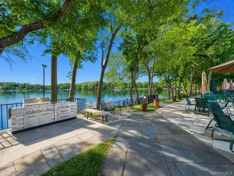 40 Waterside Close Eastchester NY 10709