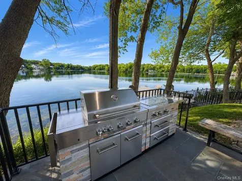 40 Waterside Close Eastchester NY 10709
