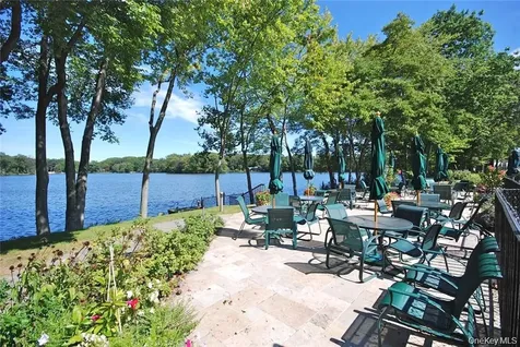 40 Waterside Close Eastchester NY 10709