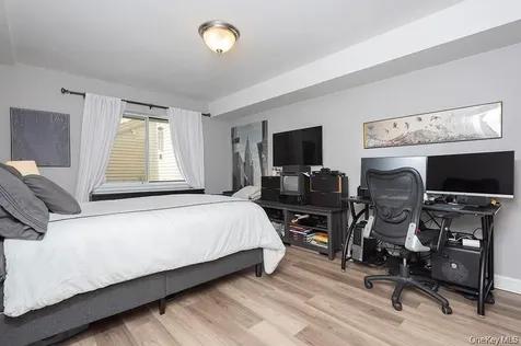 40 Waterside Close Eastchester NY 10709