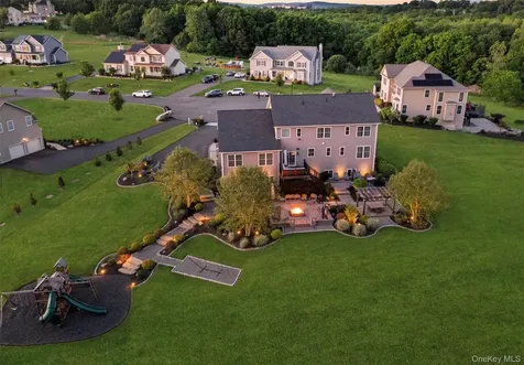 27 Wild Turkey Lane Rock Tavern NY 12575
