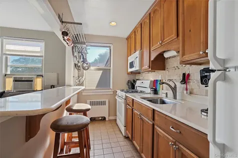 6 Bryant Crescent White Plains NY 10605