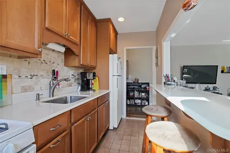 6 Bryant Crescent White Plains NY 10605