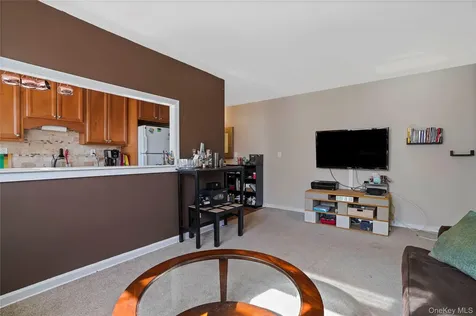 6 Bryant Crescent White Plains NY 10605