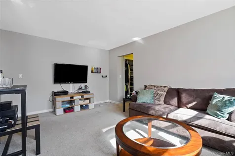 6 Bryant Crescent White Plains NY 10605
