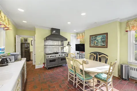 23 Townsend Road Glen Cove NY 11542