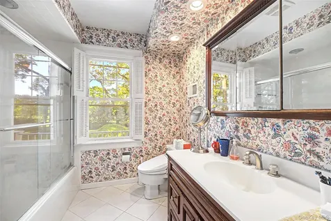 23 Townsend Road Glen Cove NY 11542